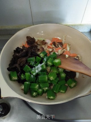 鸡蛋炒时蔬的做法步骤：10