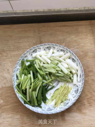 葱香牛柳的做法步骤：2