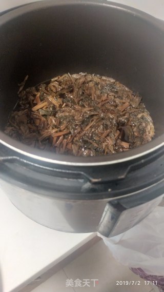 排骨焖菜干的做法步骤：1