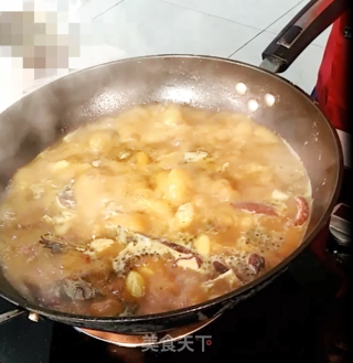 鮰鱼的做法——红汤炖肥鱼的做法步骤：3