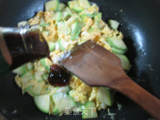 西葫芦炒鸭蛋的做法步骤：7