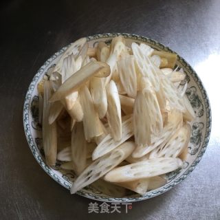 酸辣藕尖的做法步骤：1