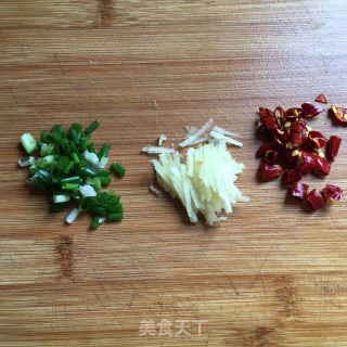 酸辣藕尖的做法步骤：2