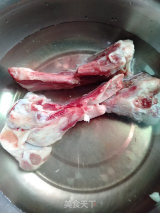 牛骨汤锅的做法步骤：1