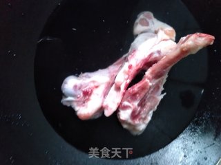 牛骨汤锅的做法步骤：2