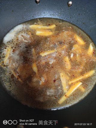 嫩姜啤酒焖排骨的做法步骤：3