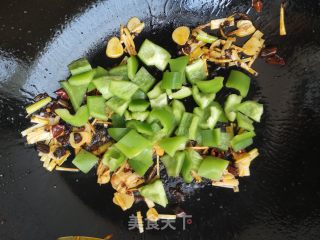 青椒炒海兔的做法步骤：7
