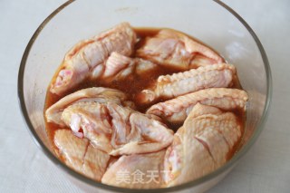砂锅鸡翅的做法步骤：3