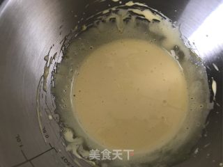 草莓芒果抱抱卷的做法步骤：2