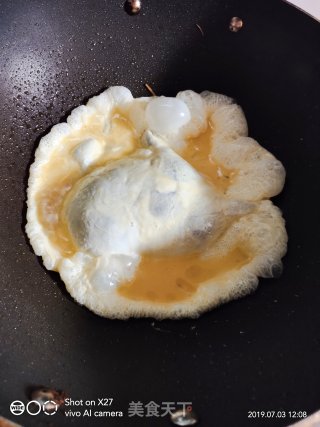 韭菜心炒鸡蛋的做法步骤：2