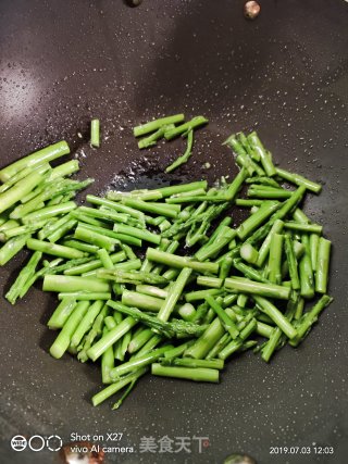 芦笋炒豆芽的做法步骤：1