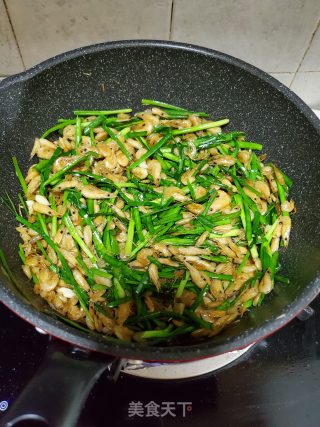 韭菜炒河虾的做法步骤：5