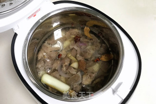 番茄土豆牛腩汤的做法步骤：6