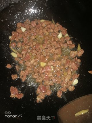 牛肉丁炒土豆玉米粒的做法步骤：4