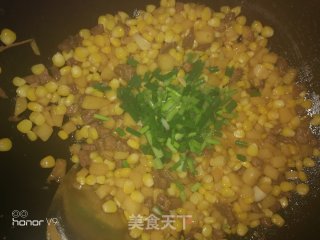 牛肉丁炒土豆玉米粒的做法步骤：8