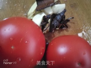 西红柿炖牛肉的做法步骤：2