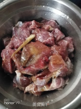 西红柿炖牛肉的做法步骤：3