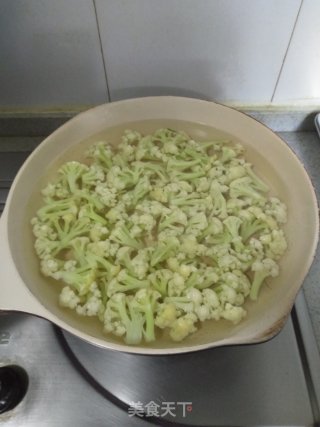 彩椒炒菜花的做法步骤：4