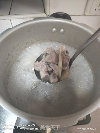 排骨冬瓜汤的做法步骤：1
