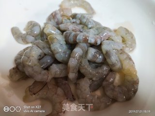 虾仁炒芦笋的做法步骤：1