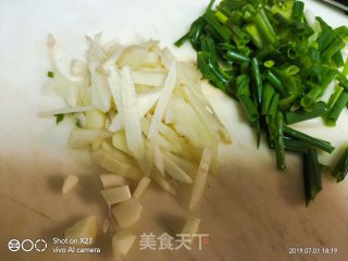虾仁炒芦笋的做法步骤：3