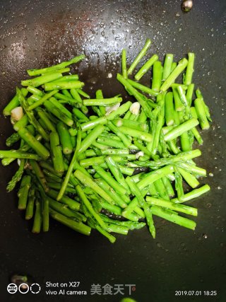 虾仁炒芦笋的做法步骤：5