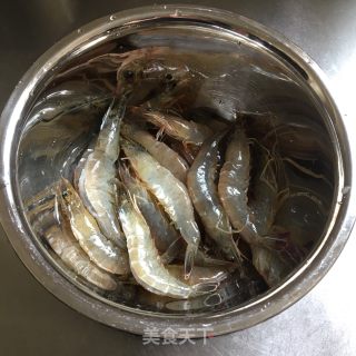油爆虾的做法步骤：1