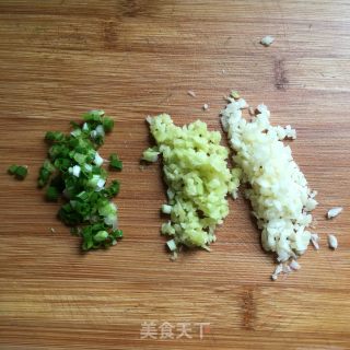 油爆虾的做法步骤：2