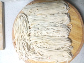 手擀面的做法步骤：7