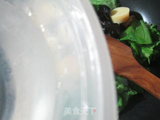 黑木耳樱玉豆腐煮小白菜的做法步骤：6