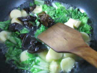 黑木耳樱玉豆腐煮小白菜的做法步骤：7