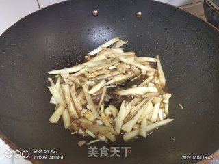 嫩姜焖巴沙鱼鳍的做法步骤：5