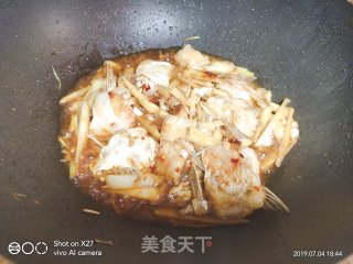 嫩姜焖巴沙鱼鳍的做法步骤：7
