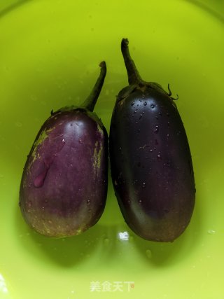 鱼香茄子的做法步骤：1