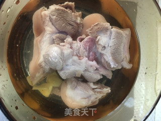 蹄膀冬瓜海带汤的做法步骤：4