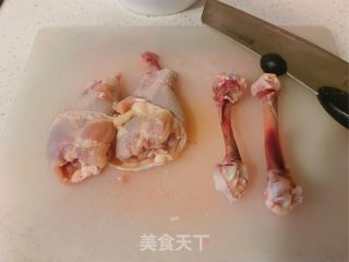 藤椒去骨烤鸡腿的做法步骤：1