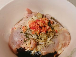 藤椒去骨烤鸡腿的做法步骤：3