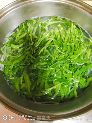 鸡蛋空心菜素面的做法步骤：5