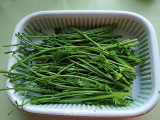 芹菜肉饺子的做法步骤：2