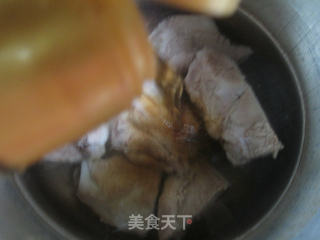 香卤肉骨的做法步骤：3