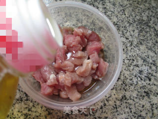 榨菜丝里脊肉炒花生米的做法步骤：4