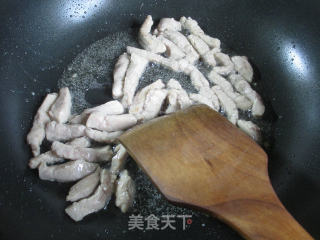 榨菜丝里脊肉炒花生米的做法步骤：8