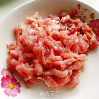 青椒肉丝的做法步骤：2