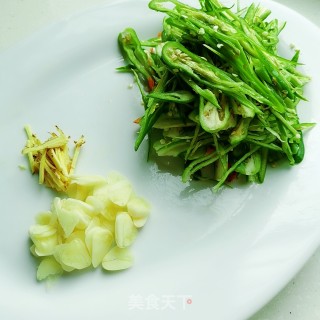 青椒肉丝的做法步骤：3