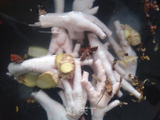 风味麻辣鸡爪的做法步骤：3