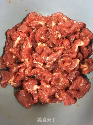 干炒牛河的做法步骤：2