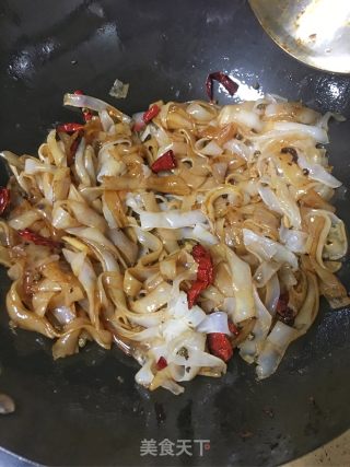 干炒牛河的做法步骤：4