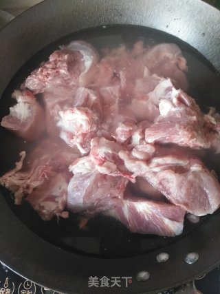 冬瓜排骨汤的做法步骤：2