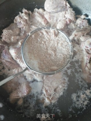 冬瓜排骨汤的做法步骤：3