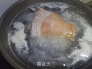 红焖肘子的做法步骤：2
